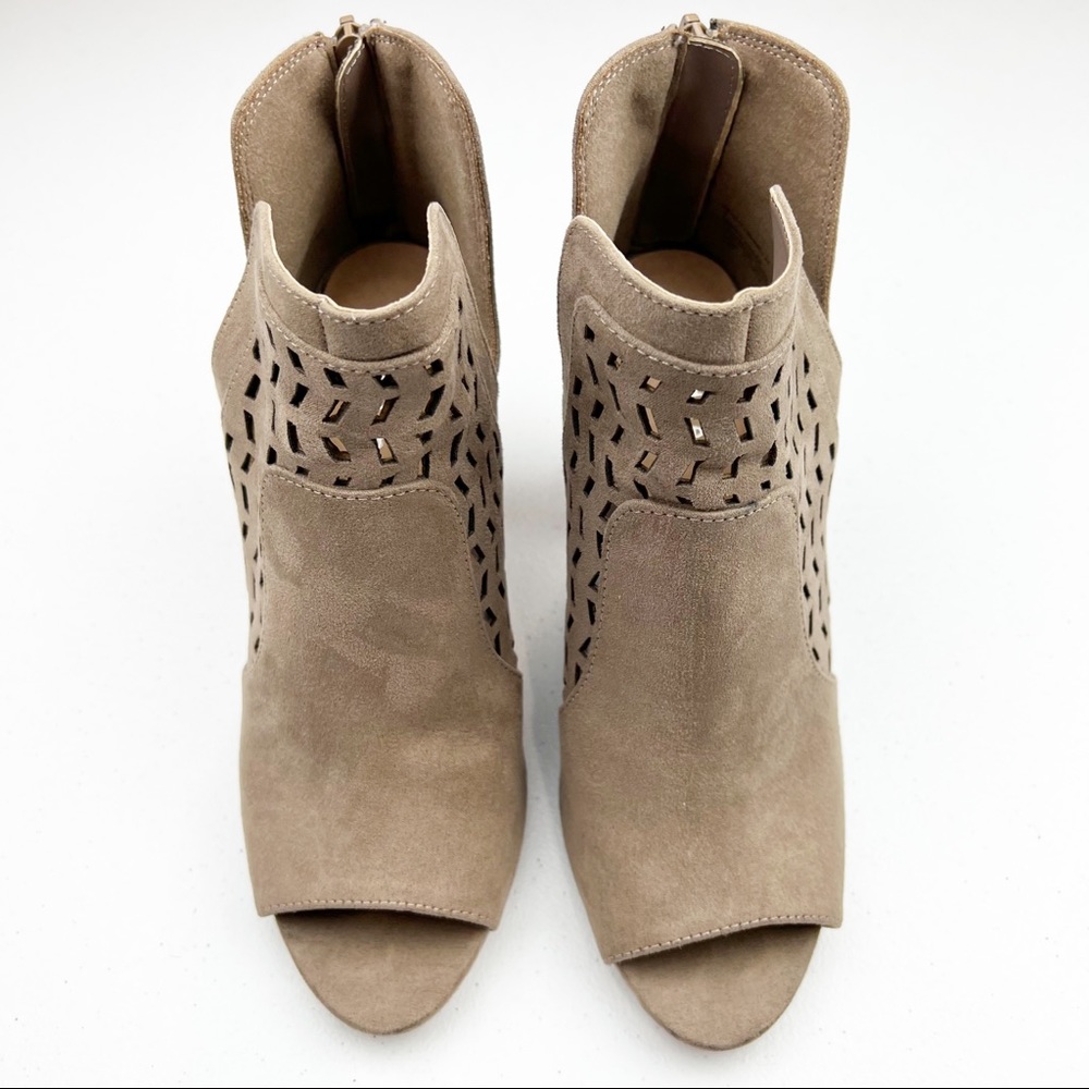 Madden girl bright taupe suede peep toe cut out booties size 7 - Picture 3 of 10